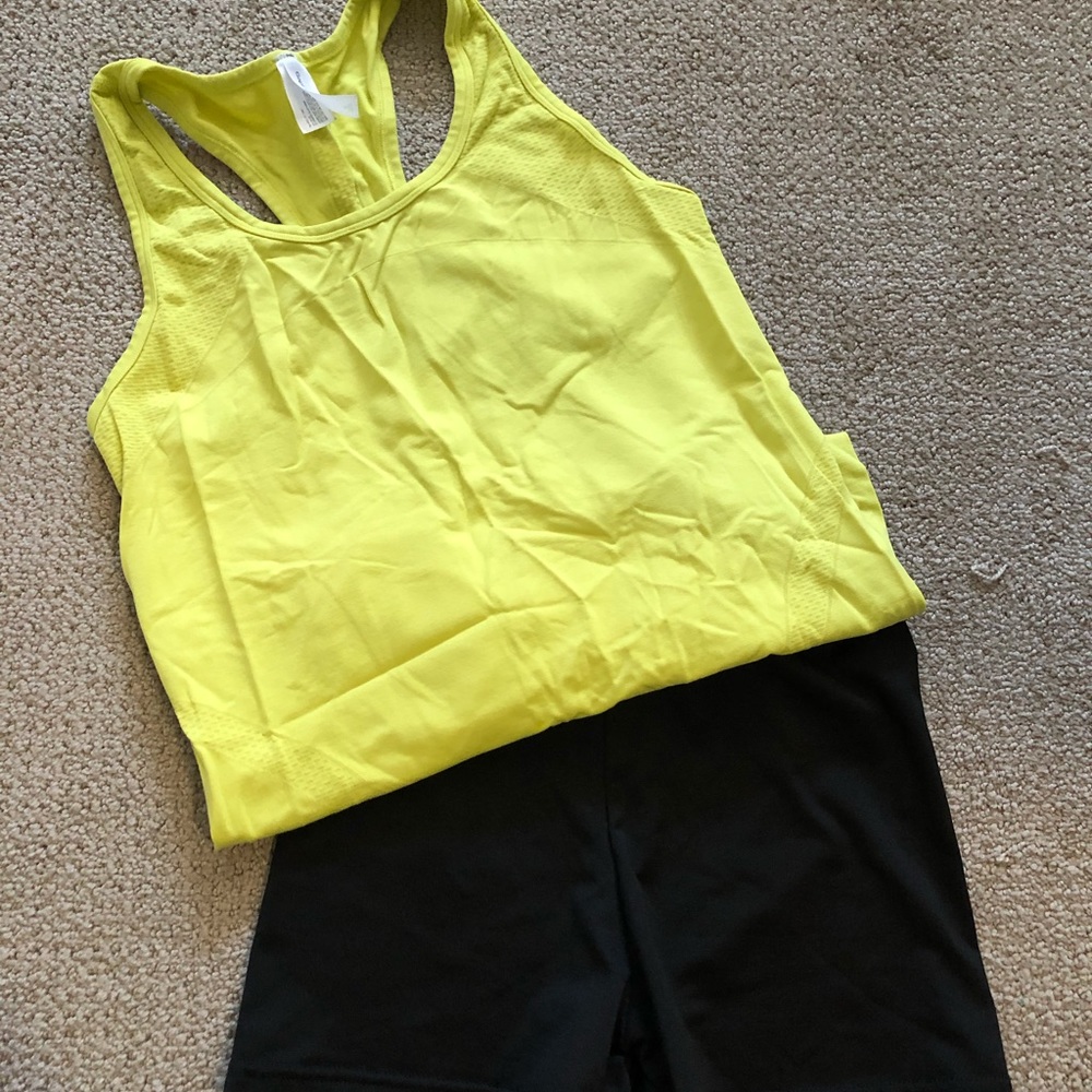 Gap Fit Activewear Razorback Tank - Picture 2 of 2